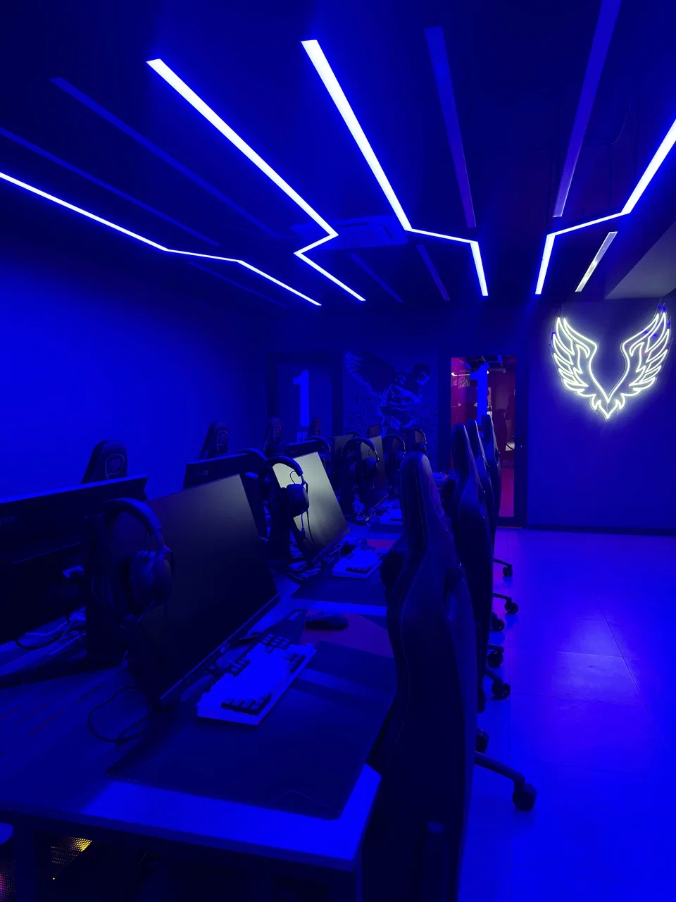 Empire gaming lounge — фото зала